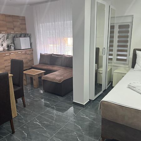 Pecinci Sobe I Apartmani Casa Mia מראה חיצוני תמונה