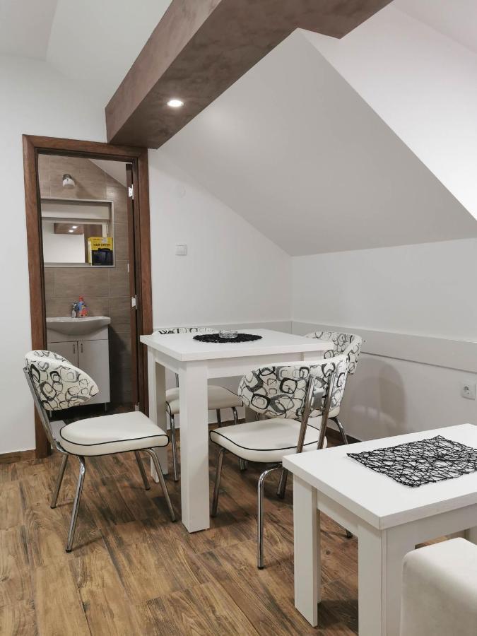 Pecinci Sobe I Apartmani Casa Mia מראה חיצוני תמונה