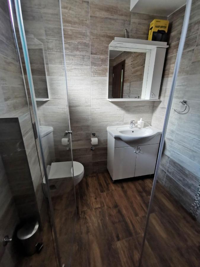 Pecinci Sobe I Apartmani Casa Mia מראה חיצוני תמונה