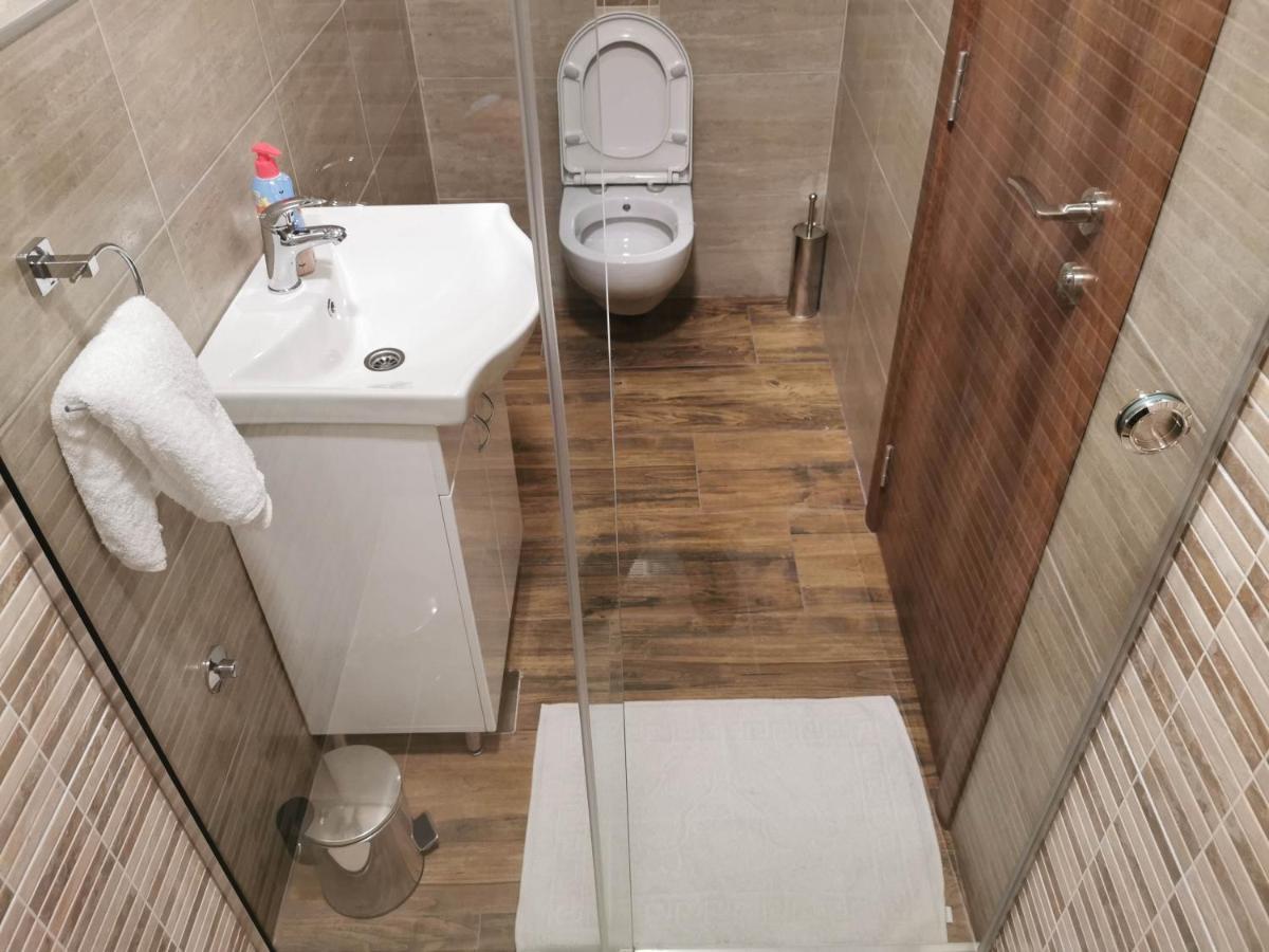 Pecinci Sobe I Apartmani Casa Mia מראה חיצוני תמונה
