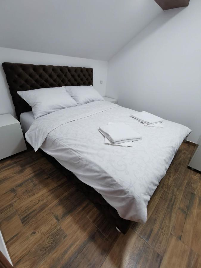 Pecinci Sobe I Apartmani Casa Mia מראה חיצוני תמונה