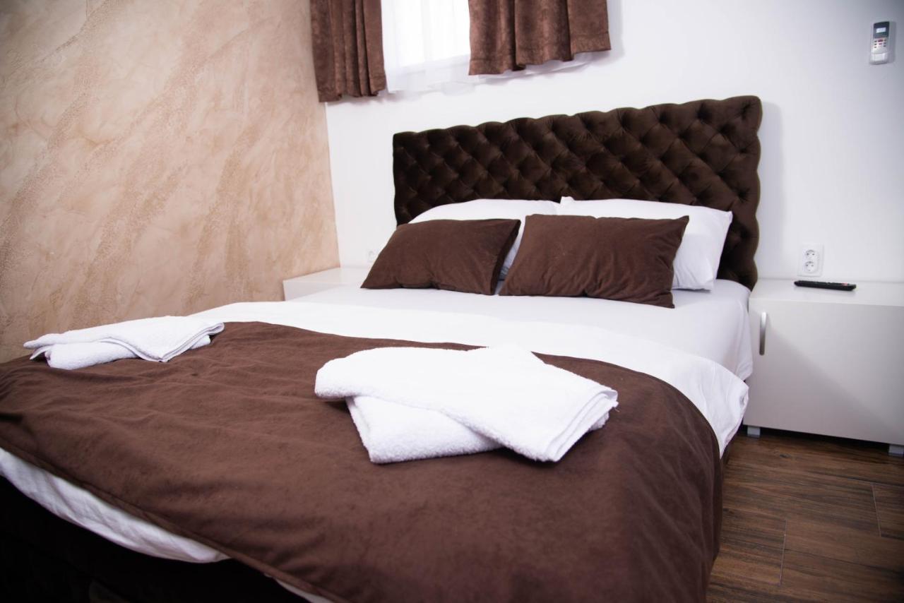 Pecinci Sobe I Apartmani Casa Mia מראה חיצוני תמונה