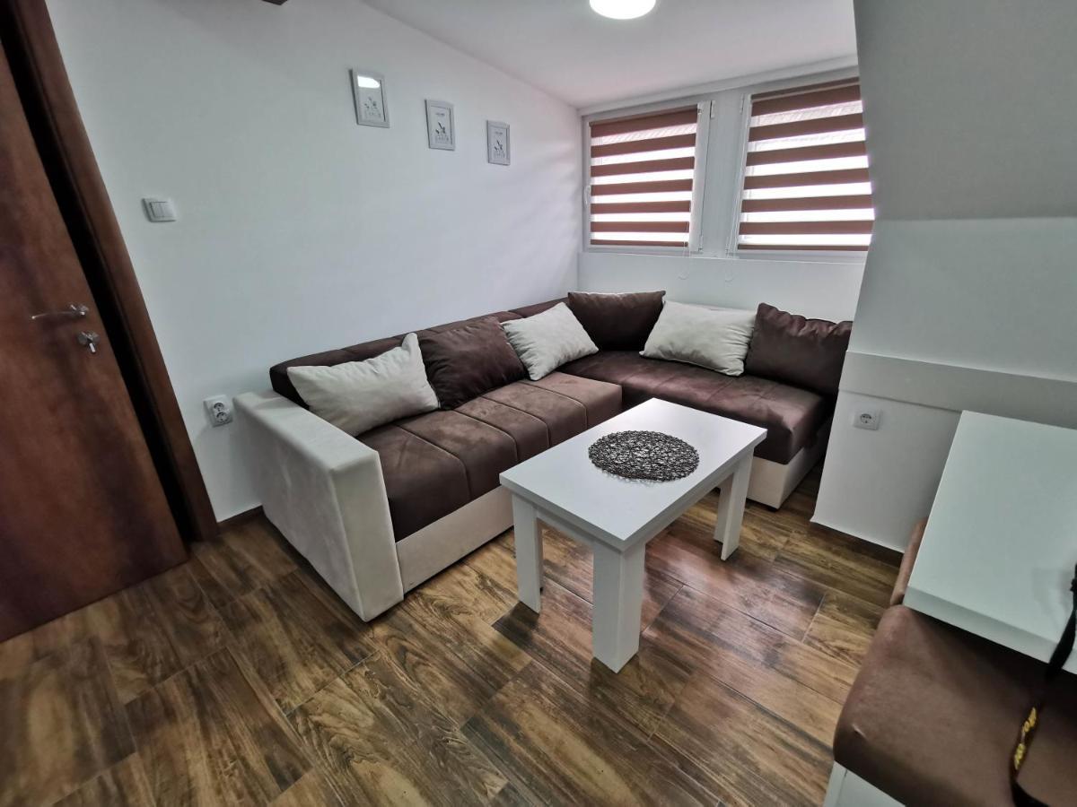 Pecinci Sobe I Apartmani Casa Mia מראה חיצוני תמונה