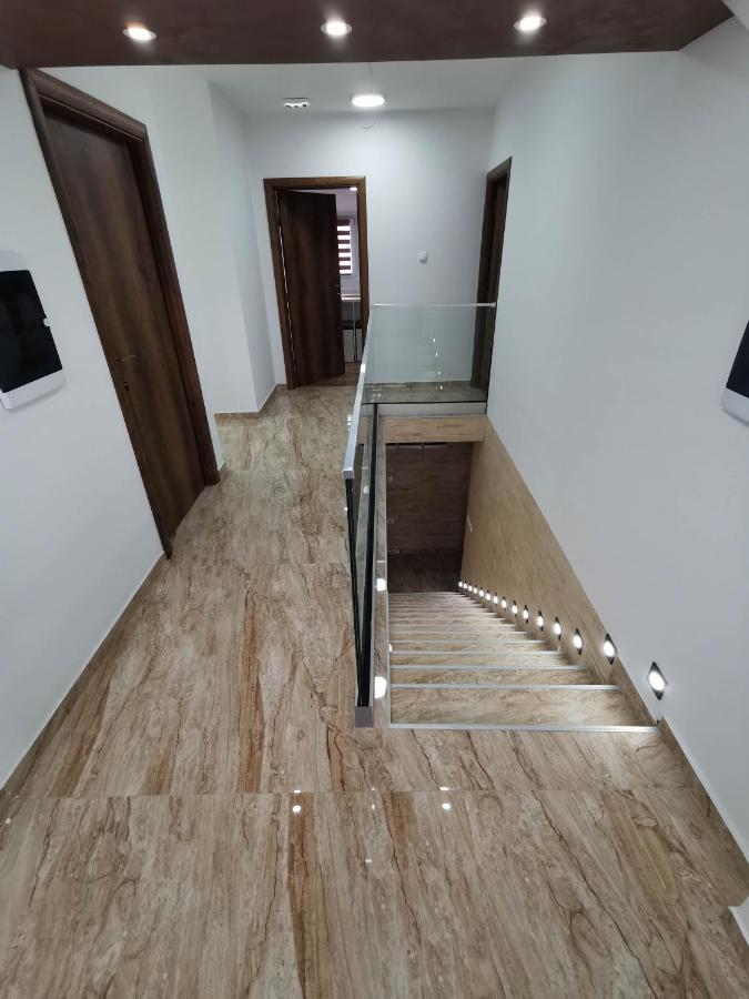 Pecinci Sobe I Apartmani Casa Mia מראה חיצוני תמונה