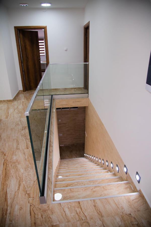Pecinci Sobe I Apartmani Casa Mia מראה חיצוני תמונה