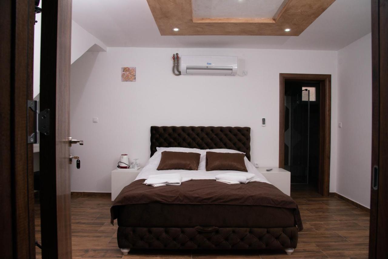 Pecinci Sobe I Apartmani Casa Mia מראה חיצוני תמונה