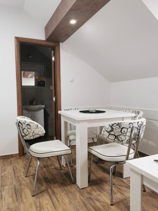 Pecinci Sobe I Apartmani Casa Mia מראה חיצוני תמונה