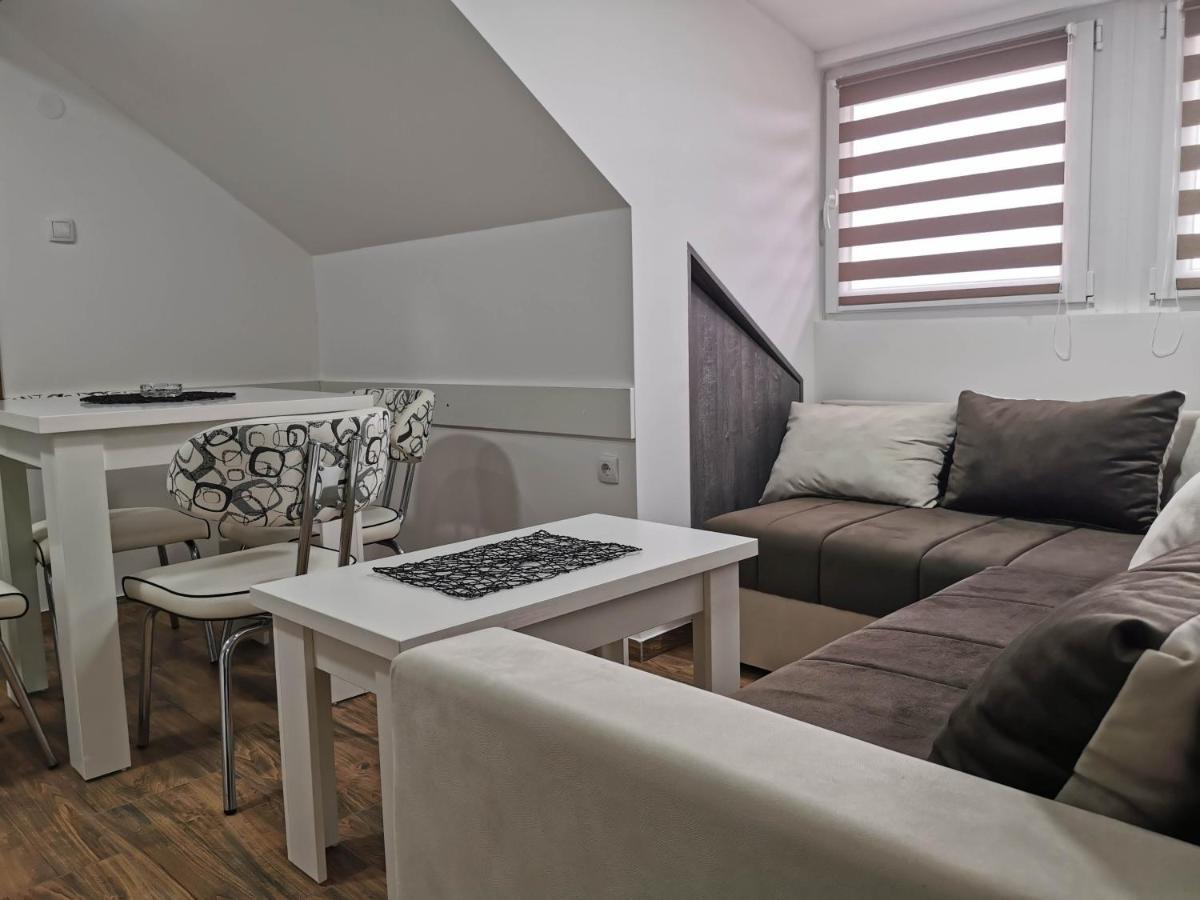 Pecinci Sobe I Apartmani Casa Mia מראה חיצוני תמונה