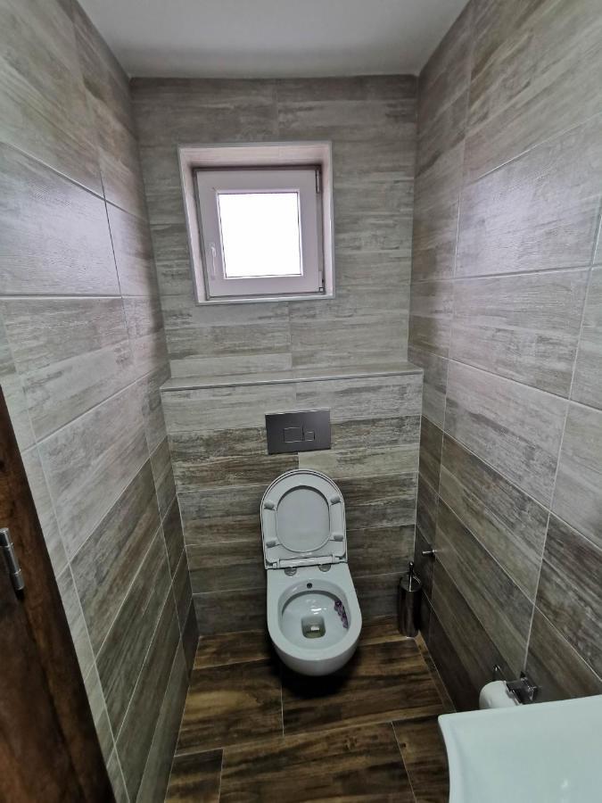 Pecinci Sobe I Apartmani Casa Mia מראה חיצוני תמונה