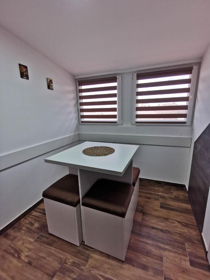 Pecinci Sobe I Apartmani Casa Mia מראה חיצוני תמונה