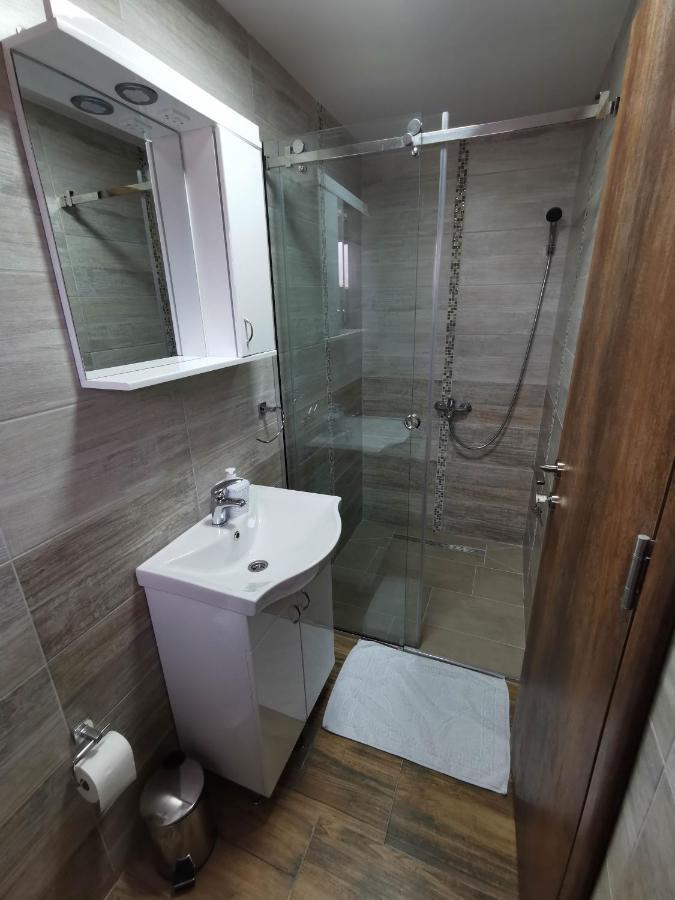Pecinci Sobe I Apartmani Casa Mia מראה חיצוני תמונה