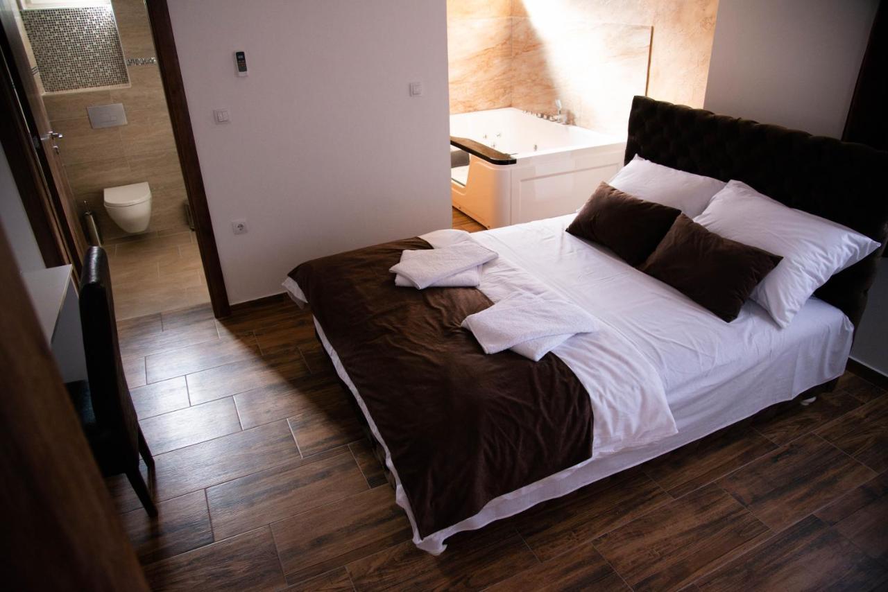 Pecinci Sobe I Apartmani Casa Mia מראה חיצוני תמונה