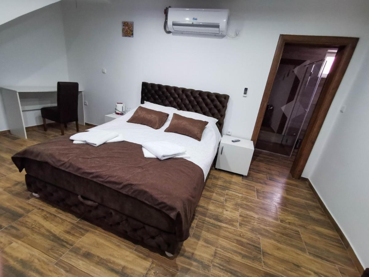 Pecinci Sobe I Apartmani Casa Mia מראה חיצוני תמונה