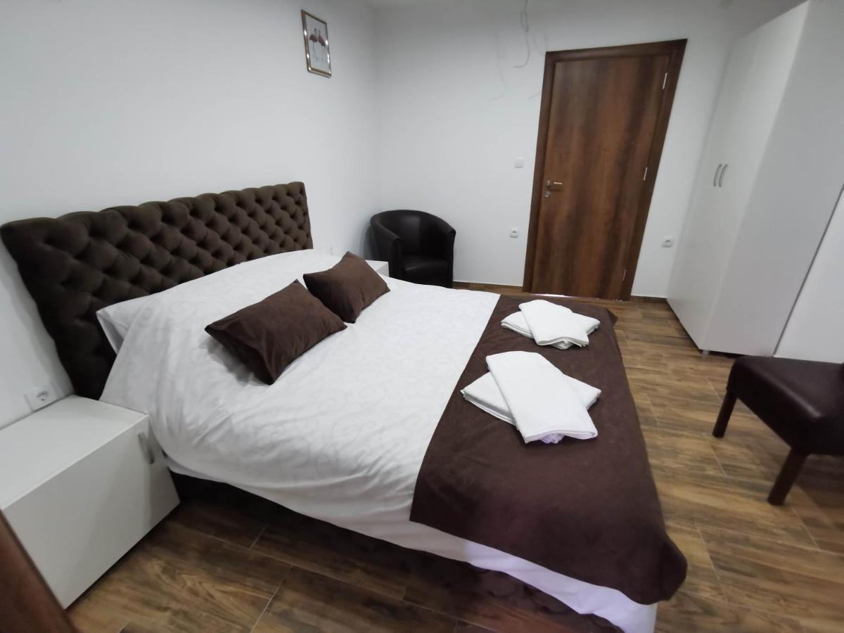 Pecinci Sobe I Apartmani Casa Mia מראה חיצוני תמונה