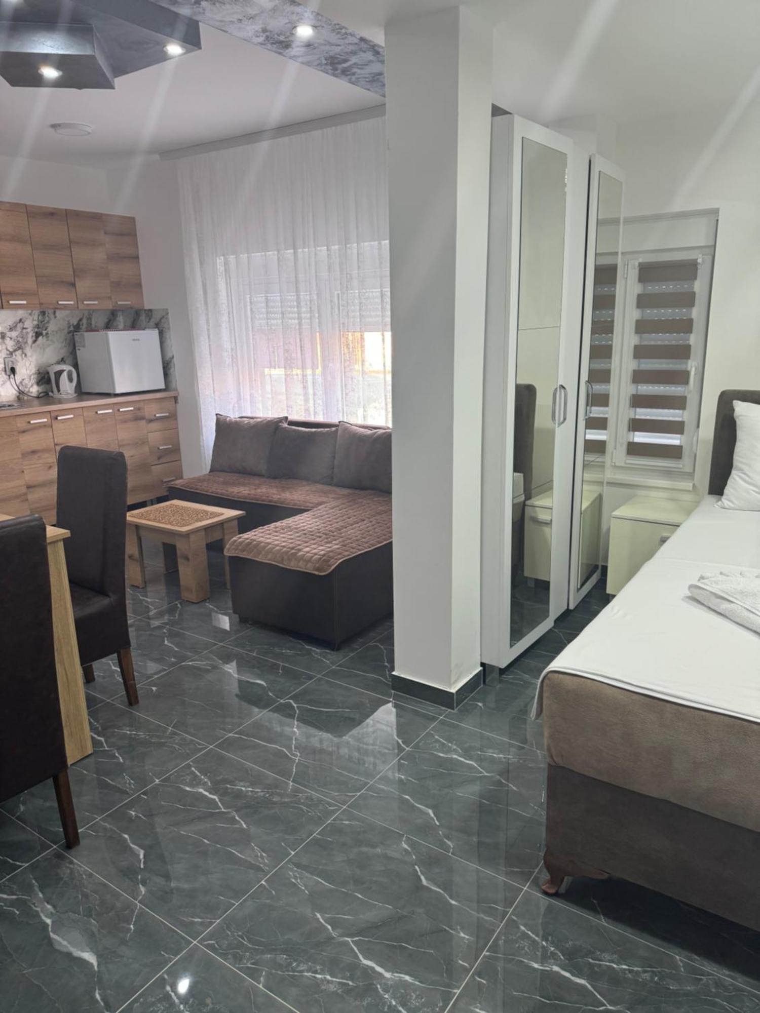 Pecinci Sobe I Apartmani Casa Mia מראה חיצוני תמונה